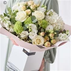 Lavish Neutral Bouquet Peak Time